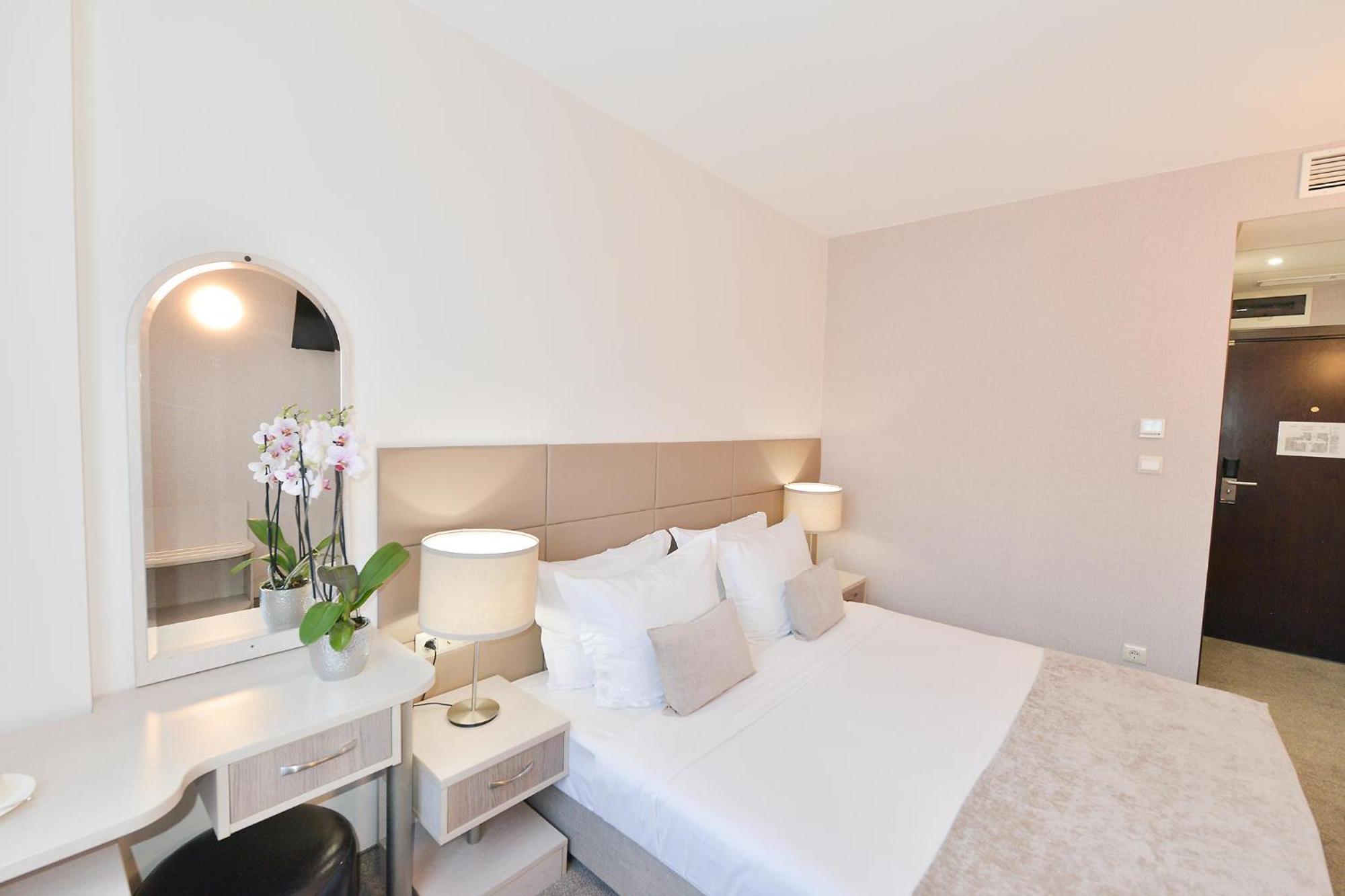 Art Plaza Hotel Софія Екстер'єр фото